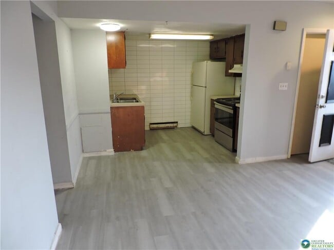 Photo - 866 N Van Buren St