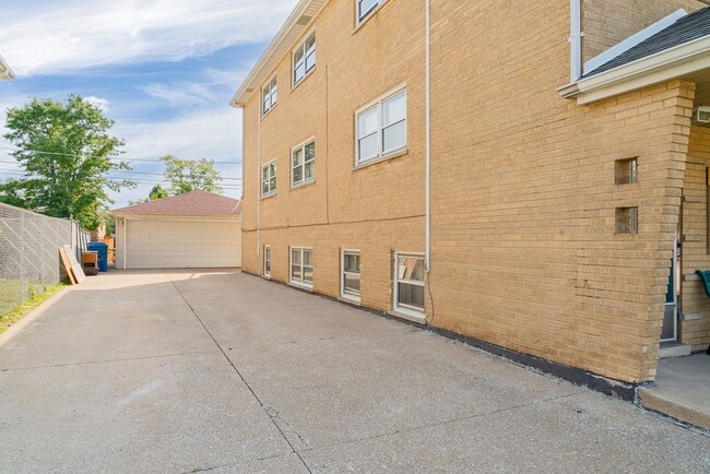 5221 W 87th St Unidad GU