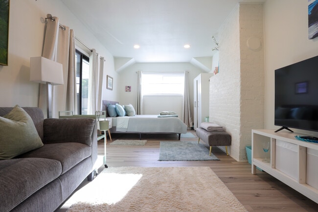 Photo - 8915 NE Hill Way