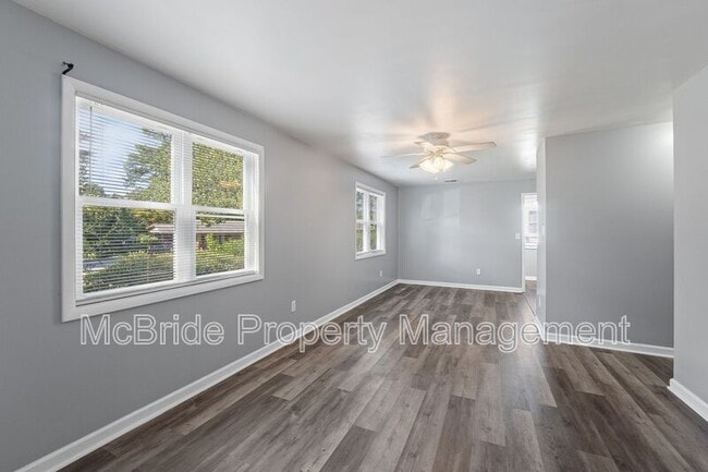 Photo - 902 Alfred St NE