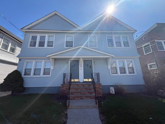 Building Photo - 762 Forest St Unit 1