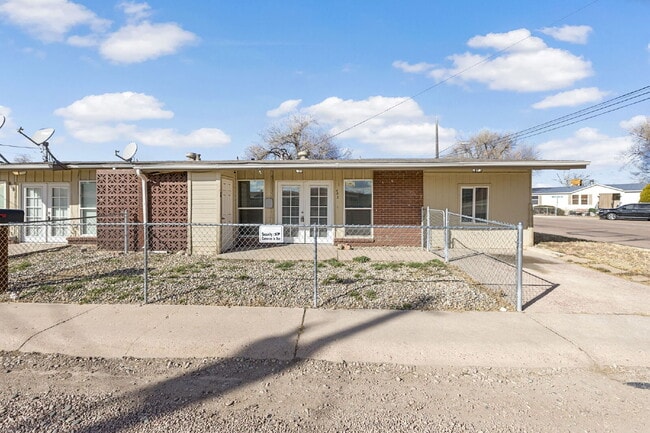 Building Photo - 402 Sunny Ln