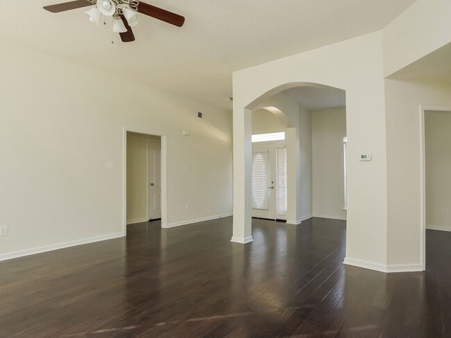 Photo - 85 Caitlyn Geneva Cove