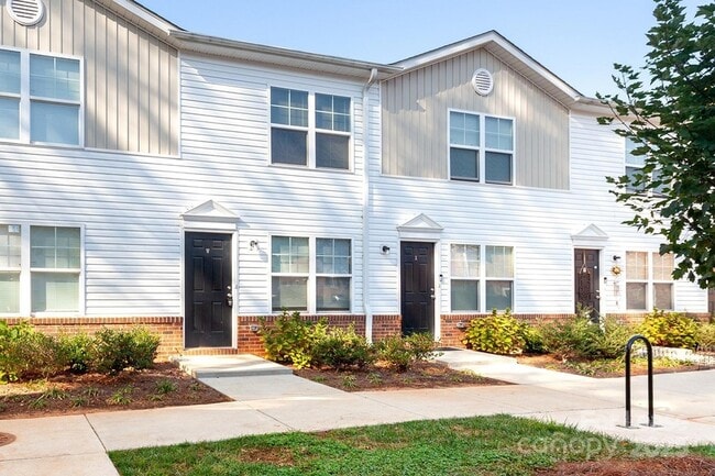 Building Photo - 2525 Oakdale Rd