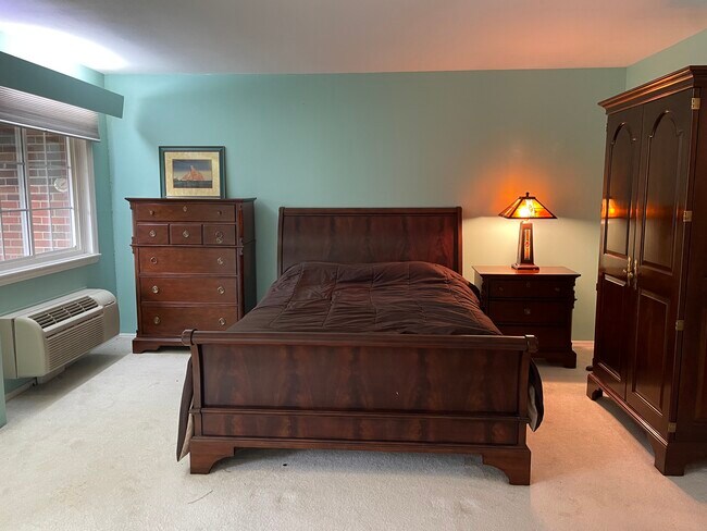 Photo - 1227 James St