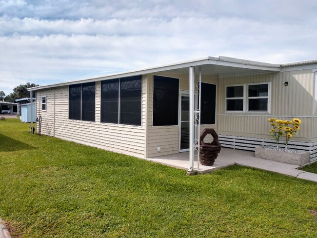 Photo - 38150 Martin St