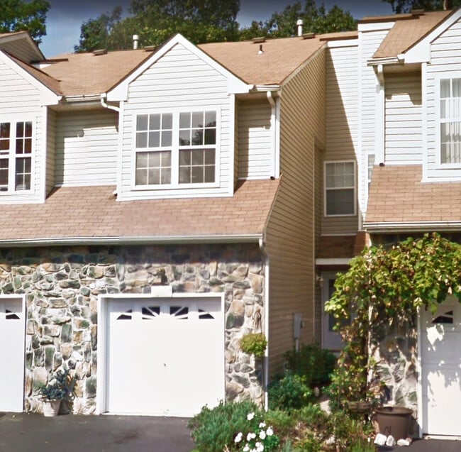 Photo - 1084 Oakcroft Ln