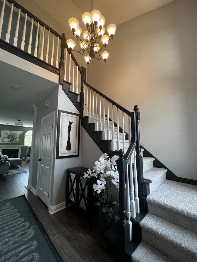 Building Photo - 3269 Grey Village Dr Unit 3269