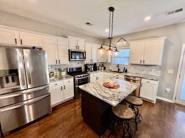 Photo - 417 Belmont Way