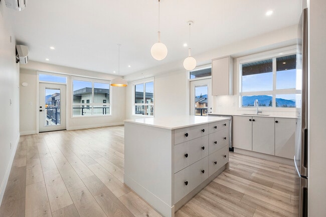 Photo - 45505-45505 Campus Dr