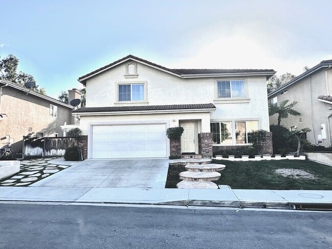 Building Photo - RARE 5 BEDROOMS in the BRIARWOOD Neighborh... Rental