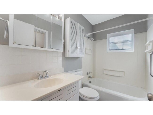 Photo - 828 15th St SW House