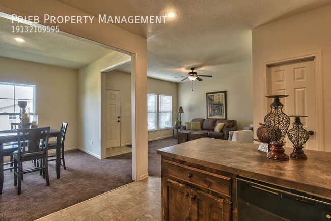 Photo - 282 N Ferrel St