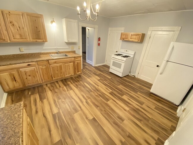 73 Cedar St