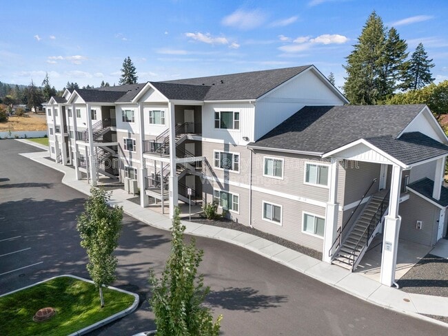 4th St Apartments