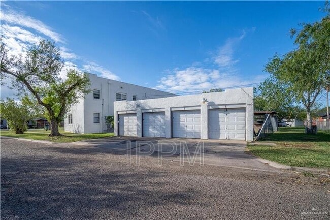 Photo - 284 Corona Cresent St