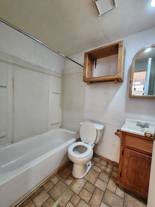 Photo - 208 MAINApt