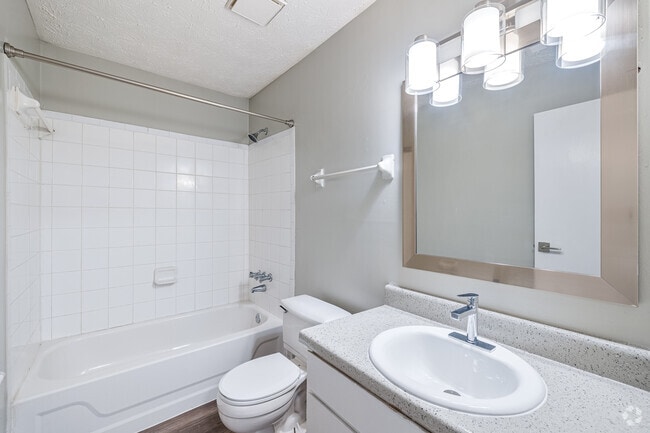 1BR, 1BA - 800SF - Baño