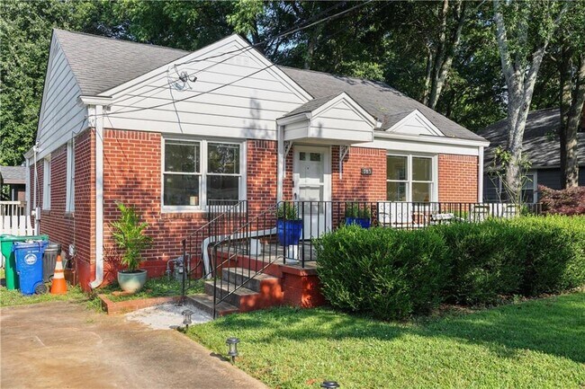 Photo - 783 Livingstone Pl