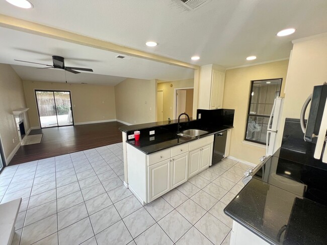 3 bed 2 bath in Lincoln Village West - 3 bed 2 bath in Lincoln Village West