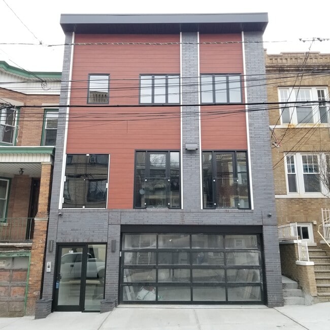 Newly Renovated Property - 21 65th St Unit 1