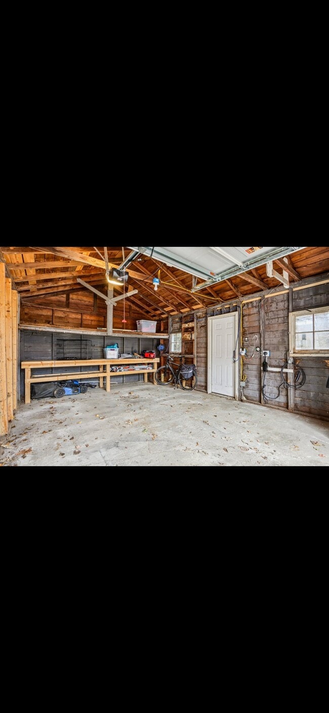 Photo - 5168 Caroline Ave