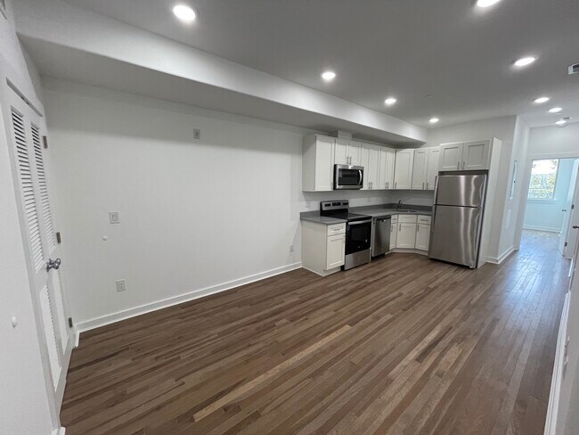 Photo - 675 N 39th St