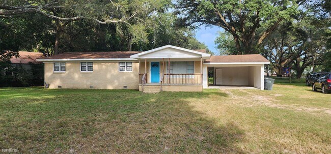 3 br, 2 bath House - 6300 Mobile Highway - 3 br, 2 bath House - 6300 Mobile Highway
