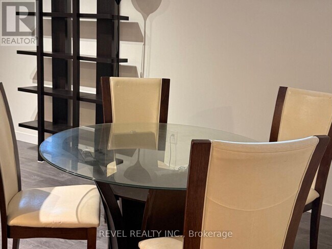 Photo - 674 Roselawn Ave