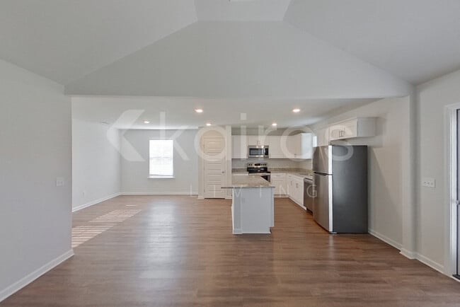 Photo - 137 Western Red Cedar Dr