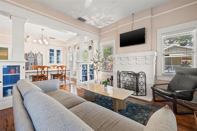 Photo - 904 E 25th Ave