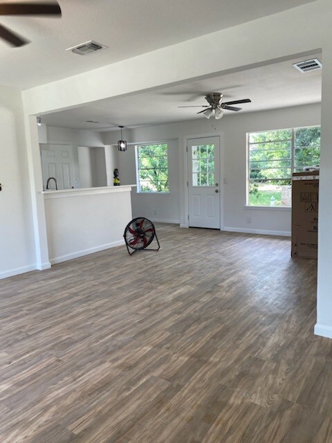 Lovely Open Floorplan - 9131 Mobile Bay St House