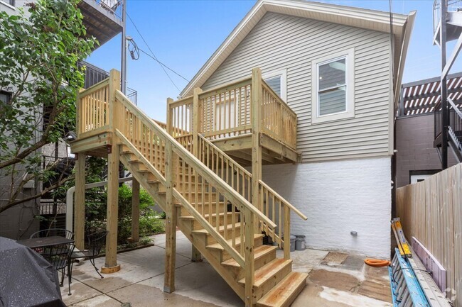 Building Photo - 1013 N Winchester Ave Rental