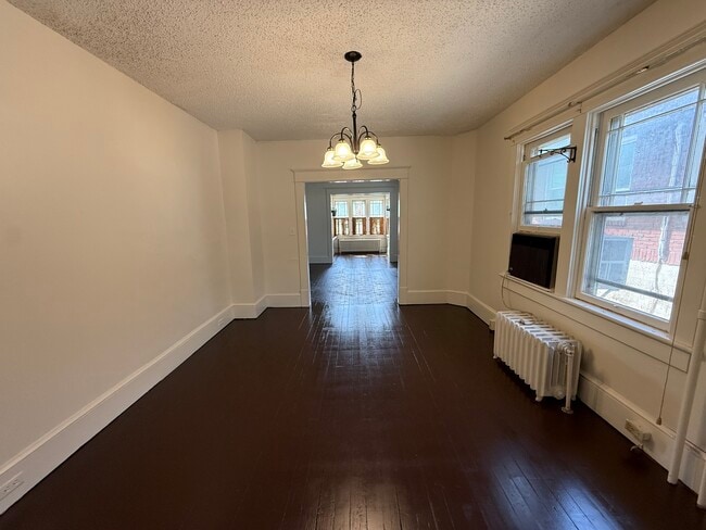 Photo - 634 S Queen St