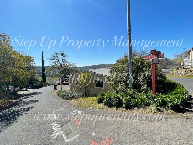 Photo - 3 Bedroom 2 Bath Manufactured Home With Wa...