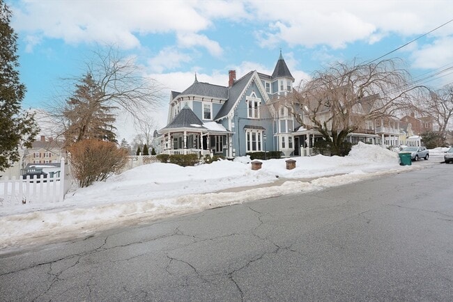 Building Photo - 34 High St Unit 2