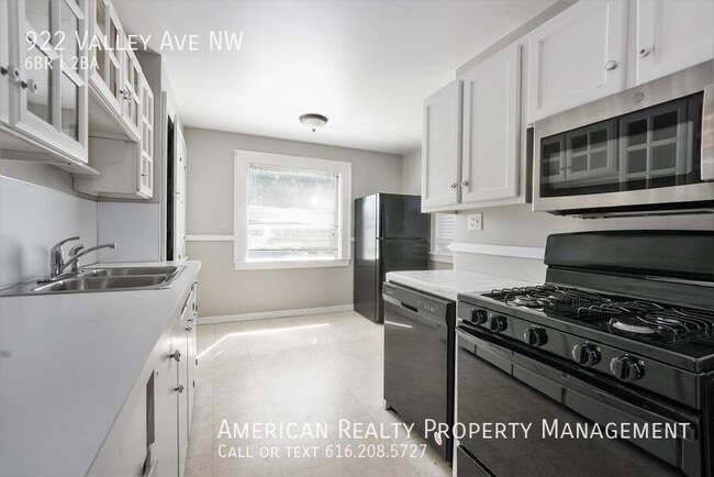 Photo - 922 Valley Ave NW