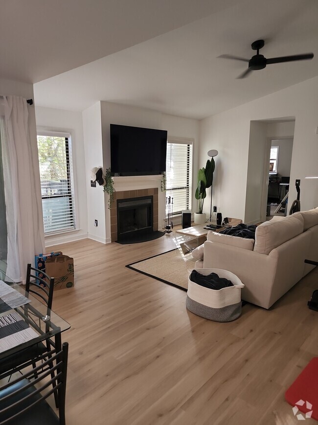 Building Photo - 448 Deerwood St Unit 8F Rental