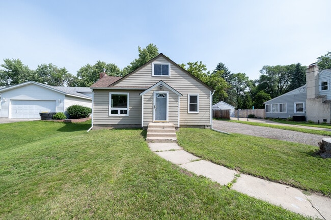 Building Photo - 2116 W 105th St