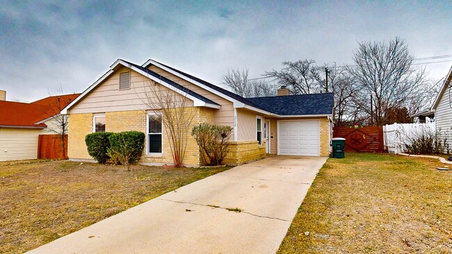 Adorable 3 Bedroom, 2 Bath Home with Firep... - Adorable 3 Bedroom, 2 Bath Home with Firep...