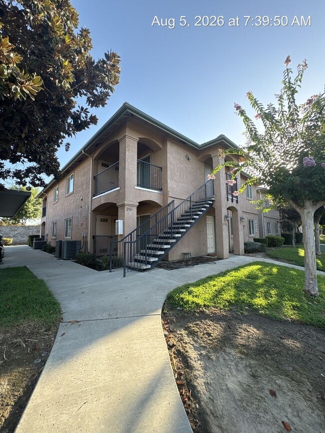 Building Photo - 2542-2548 West Lark Avenue Unit 2544
