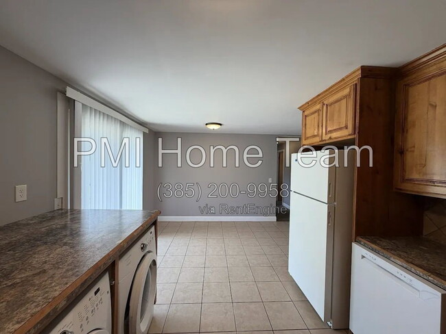 273 Laker Wy