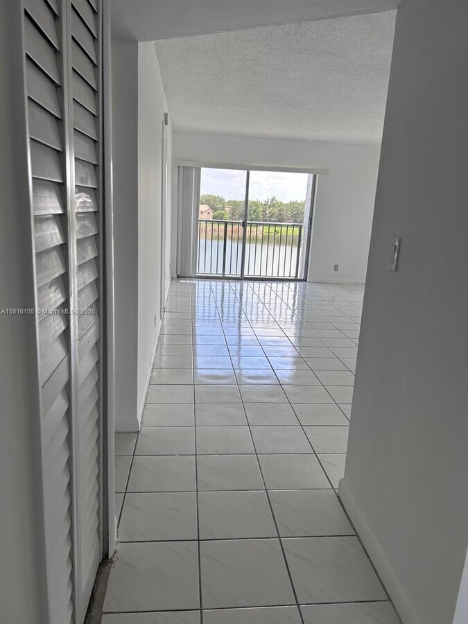 Photo - 8560 N Sherman Cir Unit 407