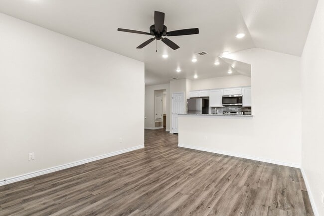 Photo - 305 Lost Trl Unit B