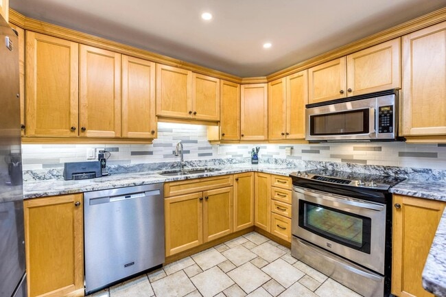 Photo - 663 Grove Ave
