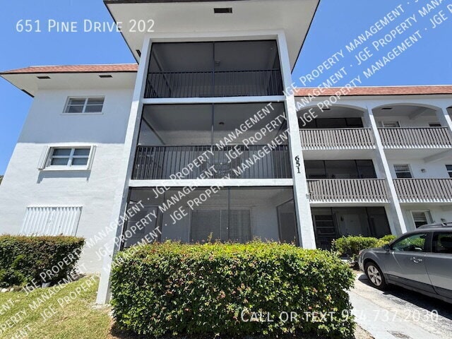 Building Photo - 651 Pine Dr Rental