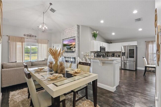 Photo - 634 Chadbury Way