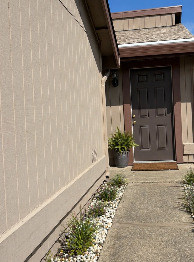 Building Photo - 2405-2409 S Whitney Blvd Unit 2409