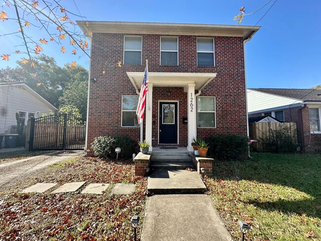 Adorable Home in Heart of Avondale. - Adorable Home in Heart of Avondale.