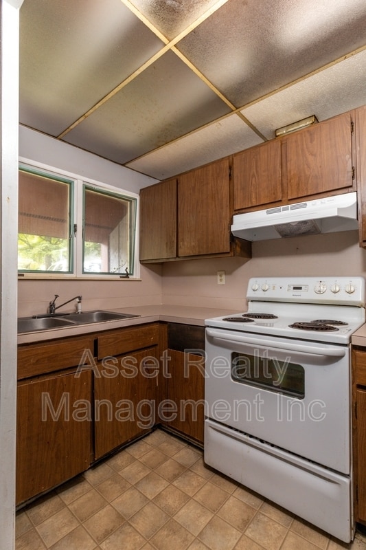 Photo - 102 Walnut Ln